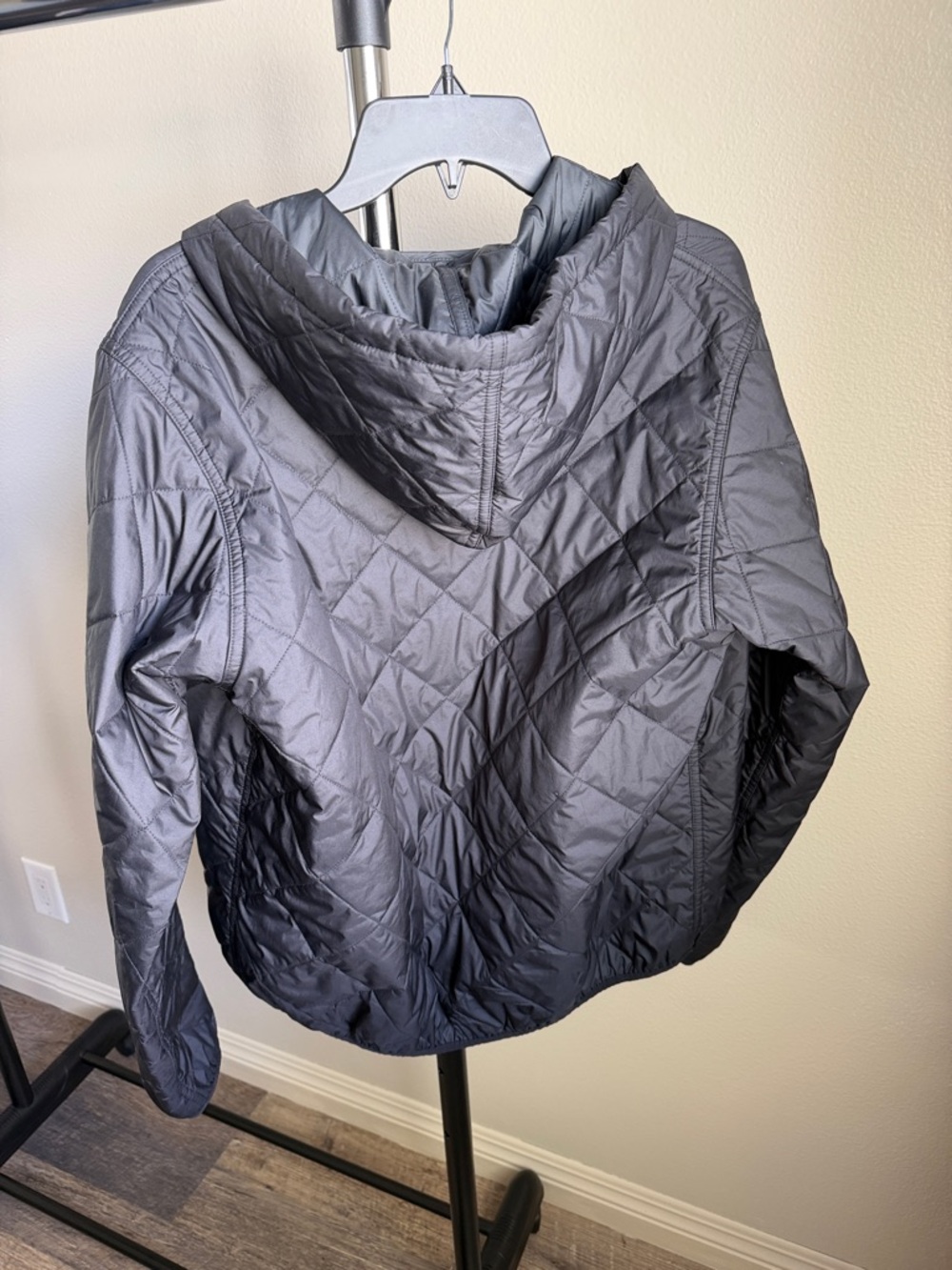Patagonia Black Quilted Hooded Jacket with Blue Accents - Picture 3 of 3